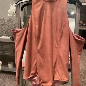 House of CB medium Rose Size M Rust High Neck Bell Sleeve Cold Shoulder Bodysuit